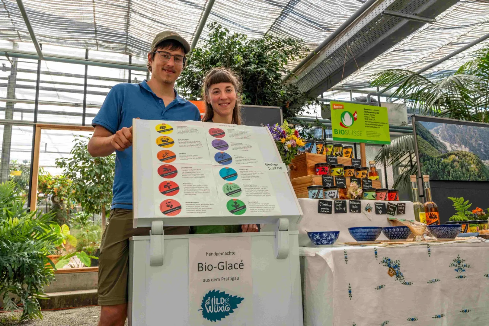 ... bietet gemeinsam mit seiner Freundin und Geschäftspartnerin Anita Dachauer kulinarische Spezialitäten aus Wildpflanzen. (Foto: Kaspar Kluth)