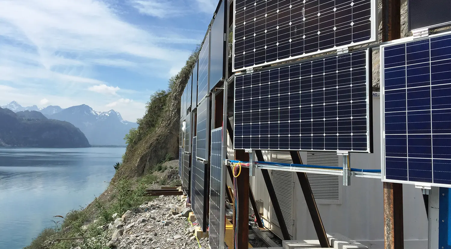 Photovoltaik Versuchsanlage im Steinbruch Schnür am Walensee.