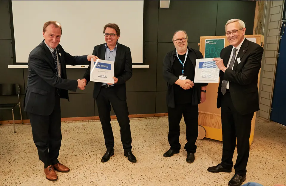 Übergabe «3DEXPERIENCE Edu Center of Excellence»-Award