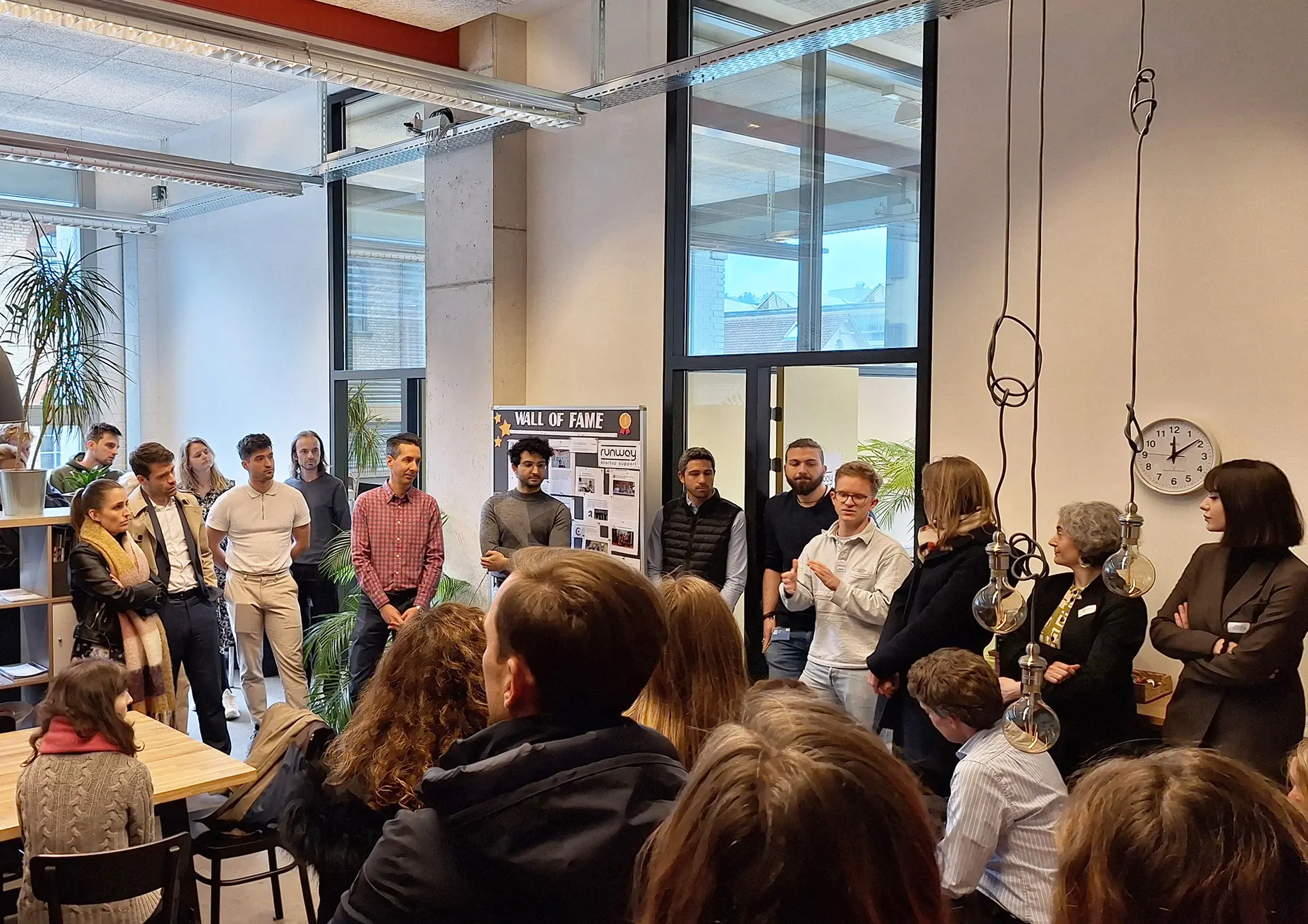 Gruppenbild Besuch des Runway Start-up Incubators