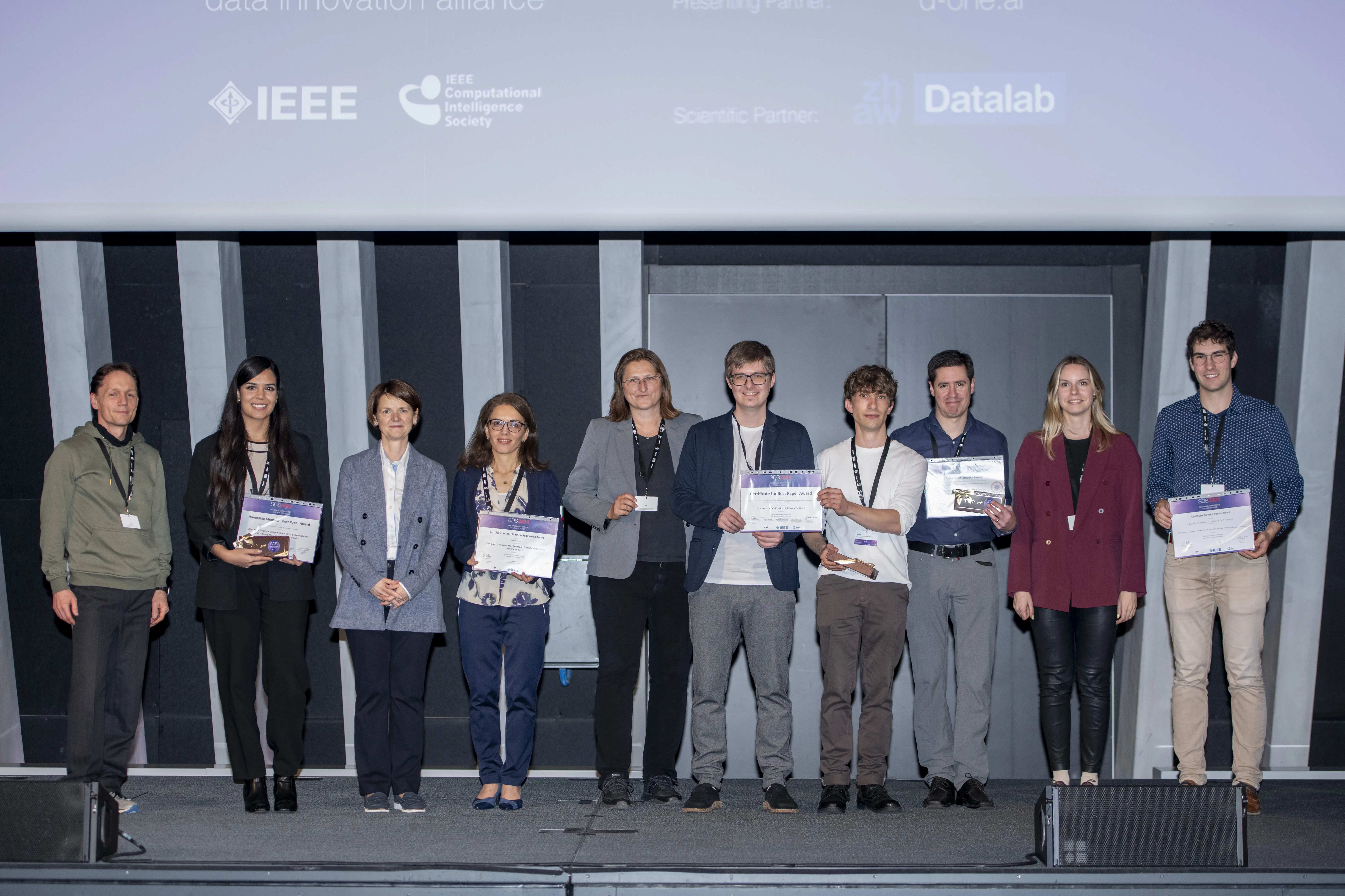 Award ceremony for the best full paper at the SDS 2024.