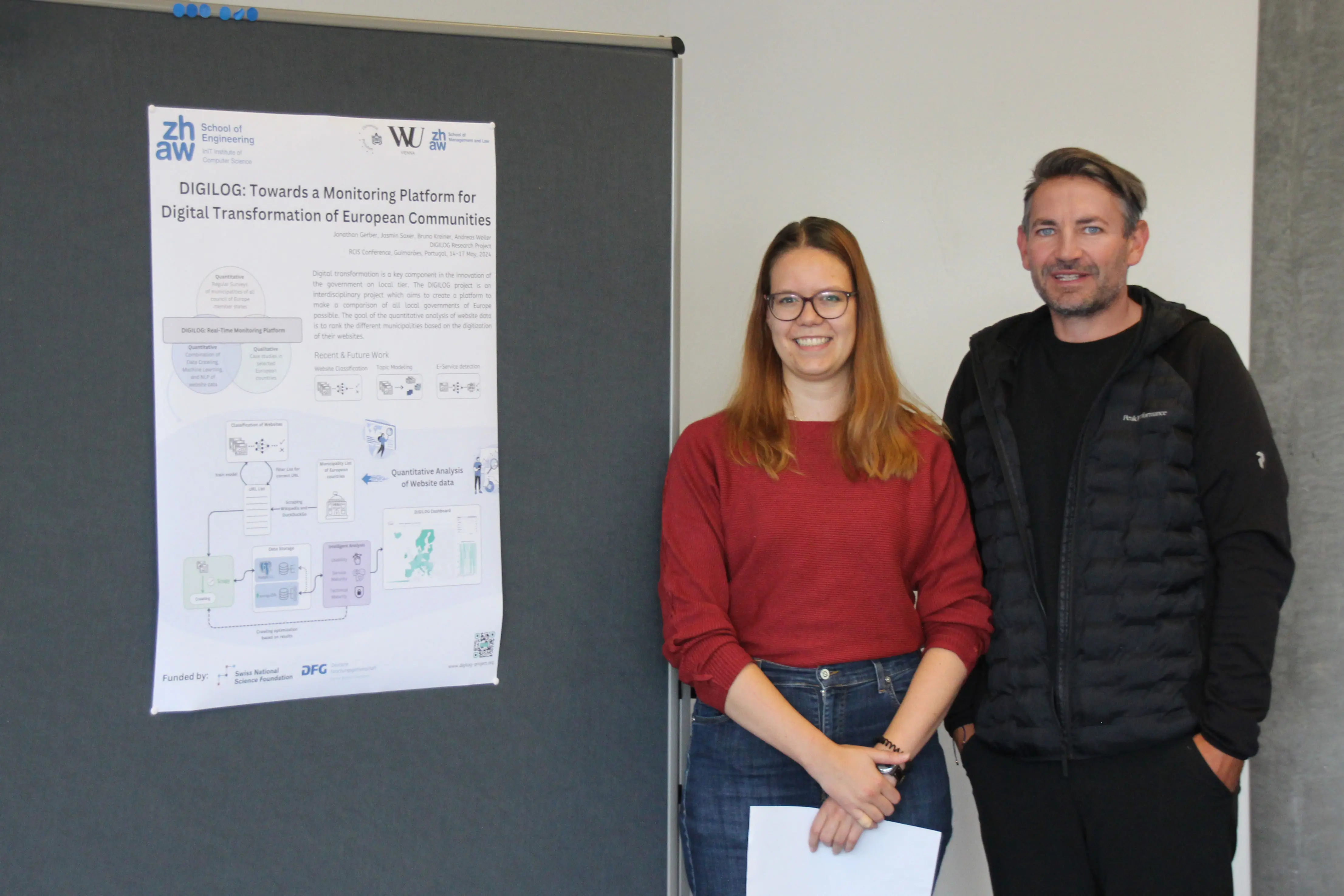 Jasmin Saxer und Andreas Weiler presenting the most popular poster of the symposium about the Digilog project.