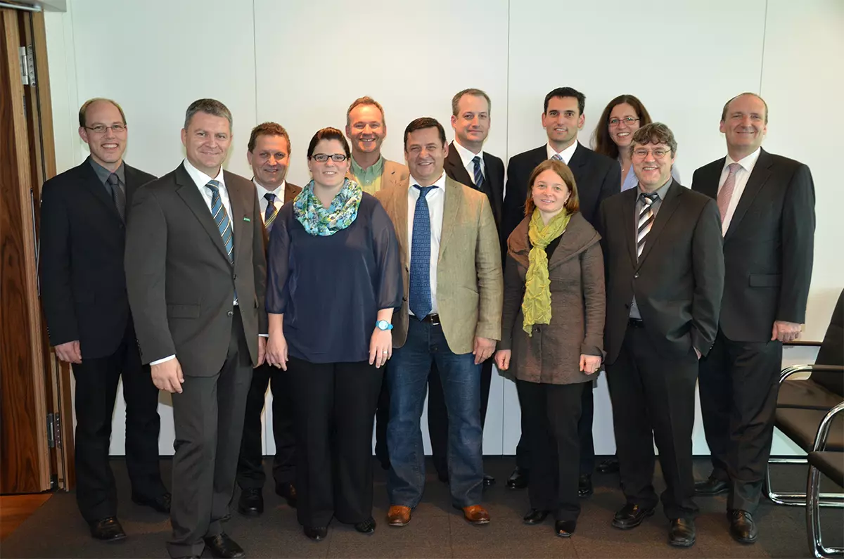 13 neu diplomierte 'Master of Advanced Studies ZFH in Facility Management'