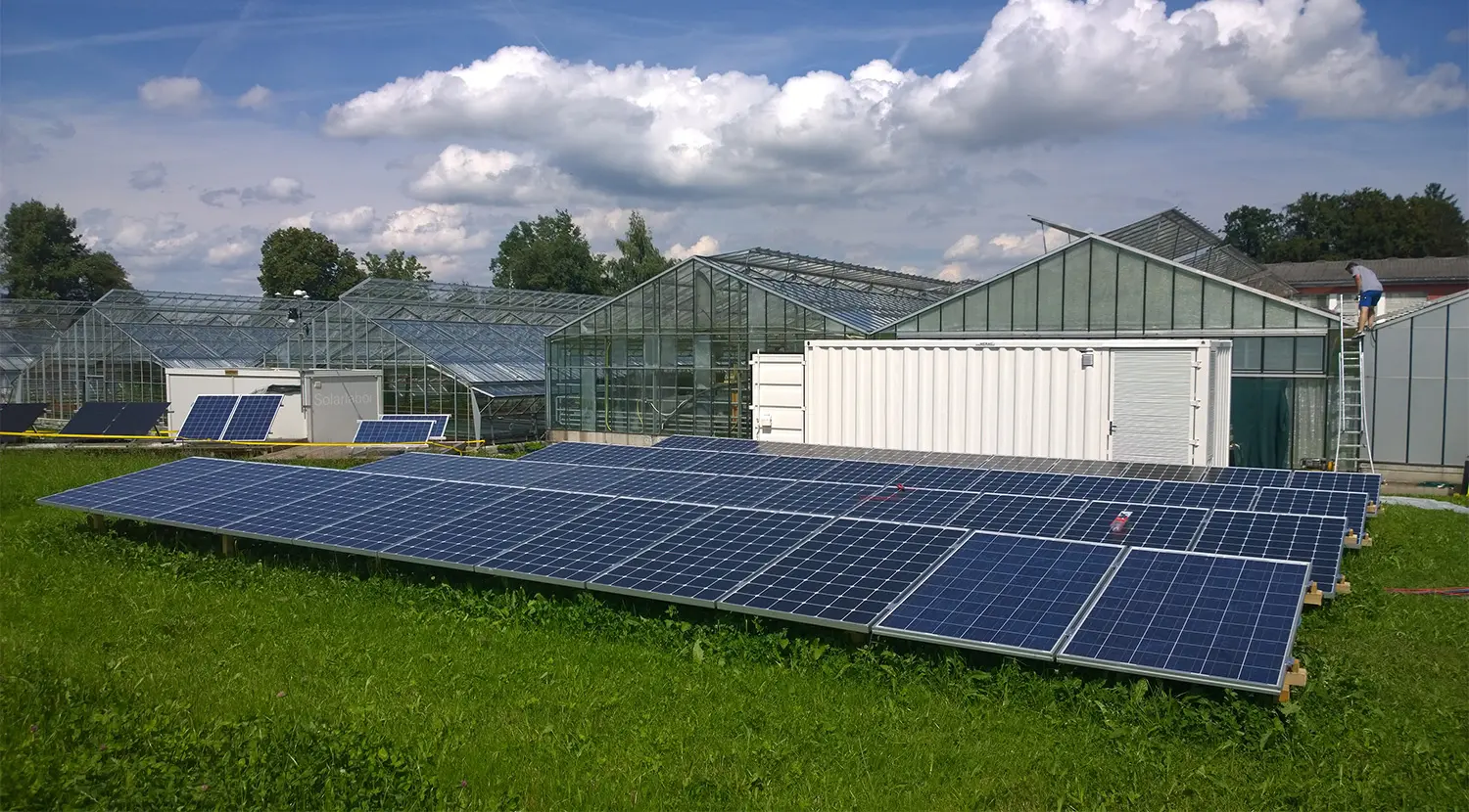 Photovoltaik Versuchsanlage mit Testaufbau auf dem Campus der ZHAW Wädenswil. 