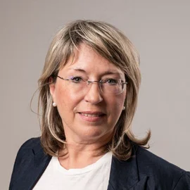 Porträt-Foto von Prof. Dr. Daniela Händler-Schuster